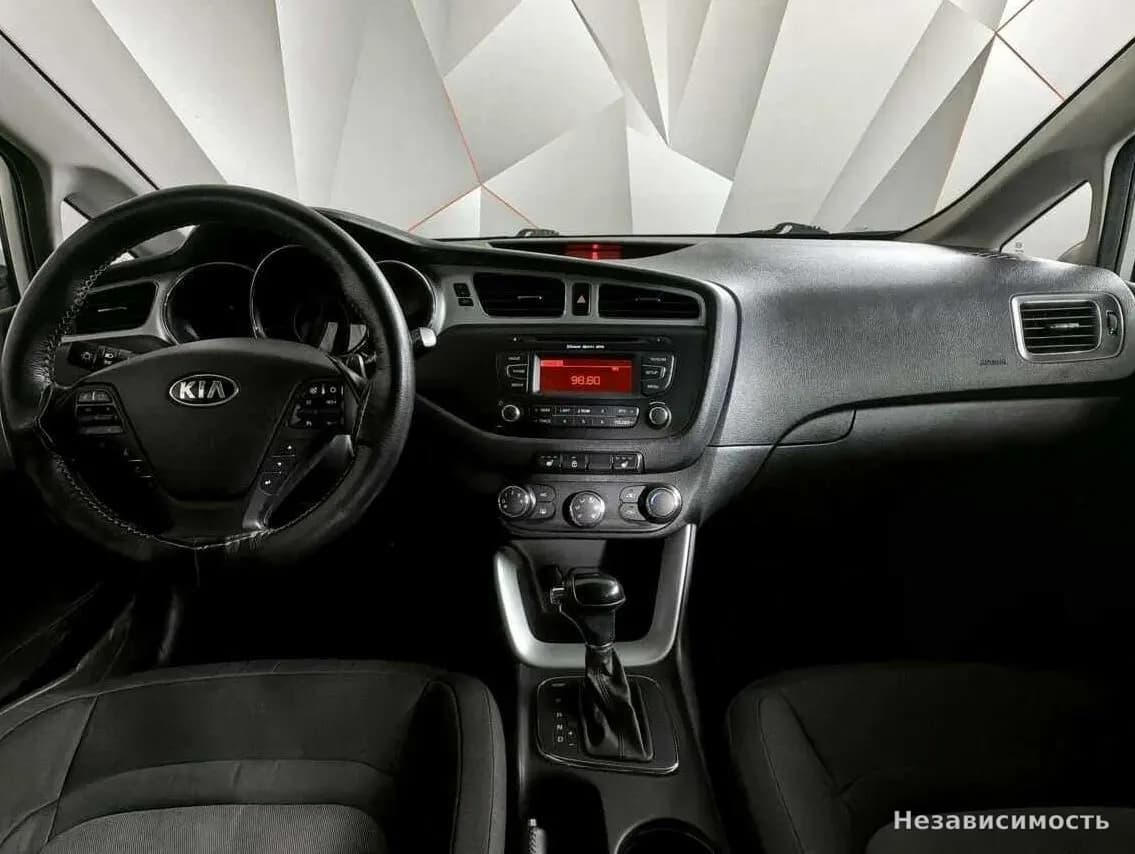 KIA Ceed 2013 с пробегом — фото 10