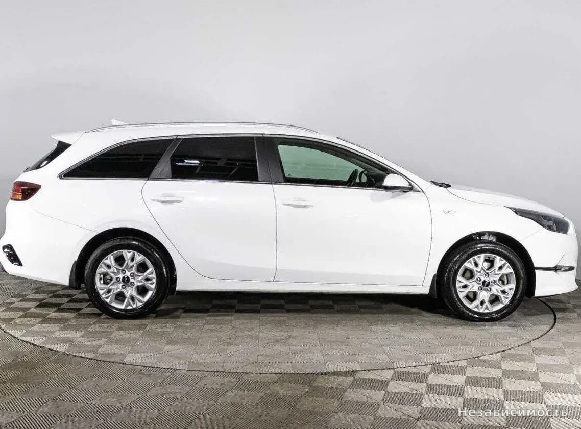 KIA Ceed 2023 с пробегом — фото 4