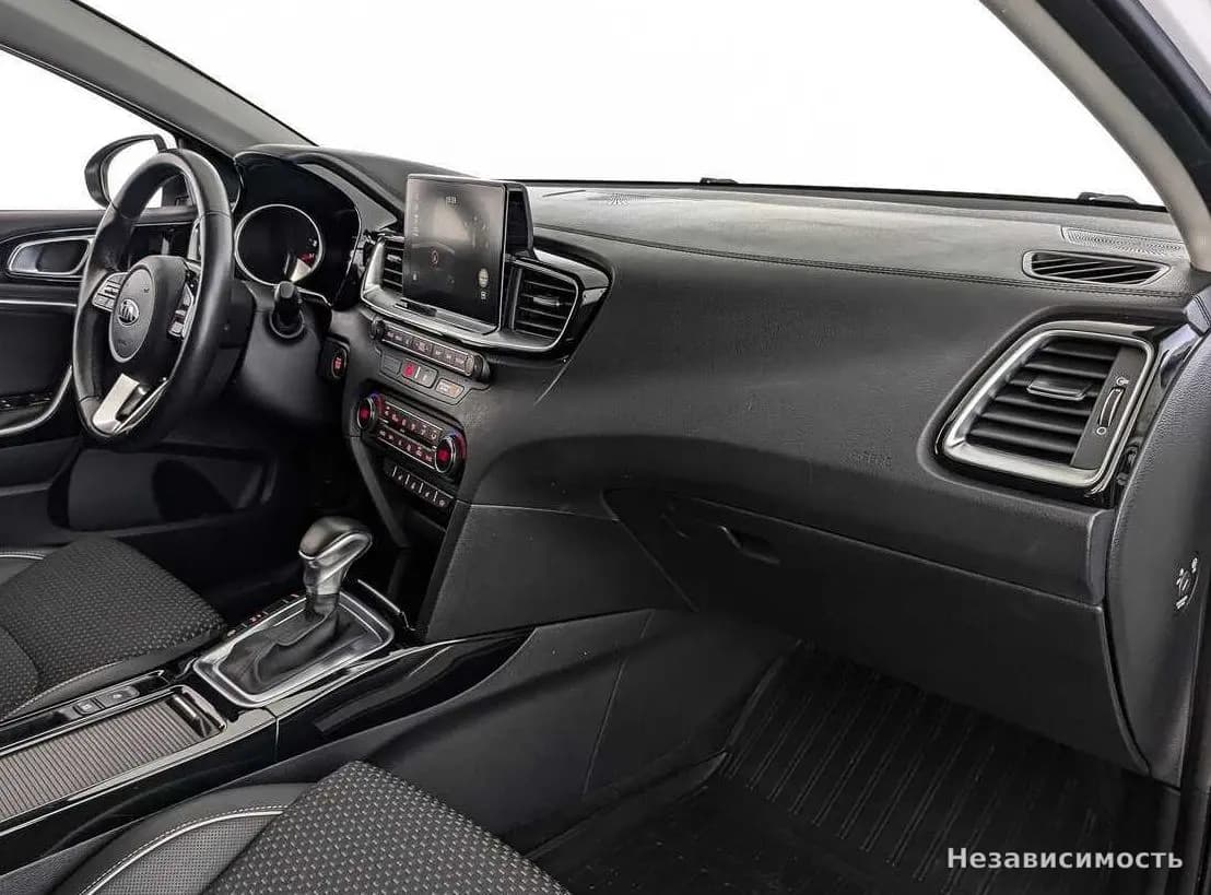 KIA Ceed 2019 с пробегом — фото 9