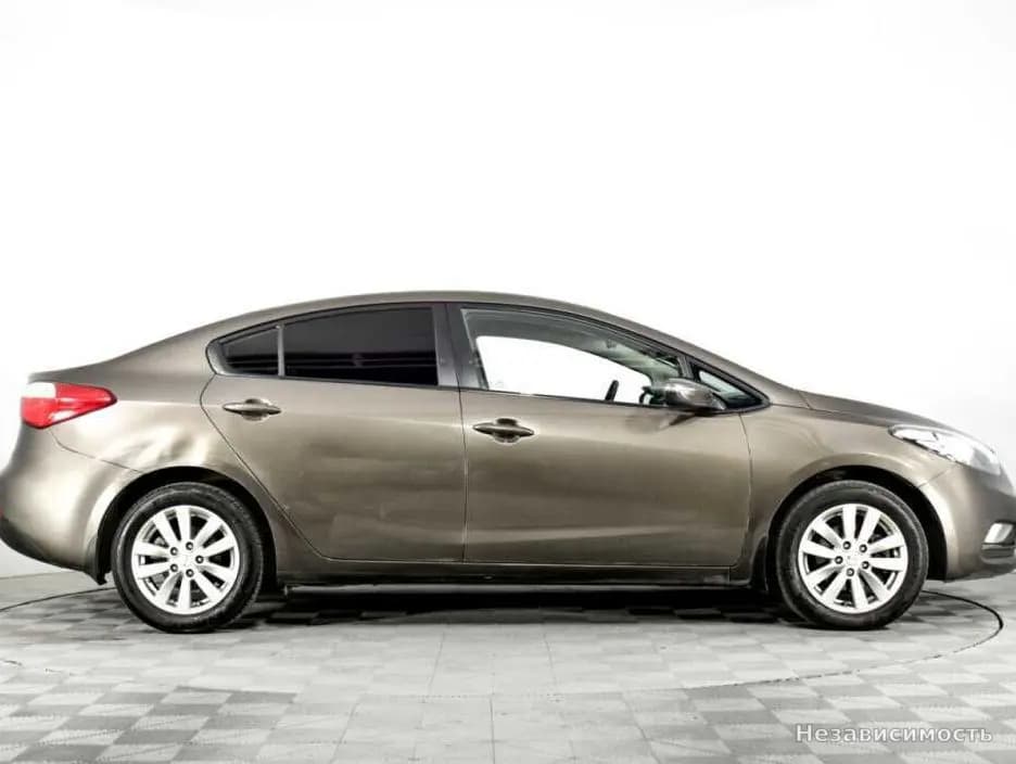KIA Cerato 2015 с пробегом — фото 4