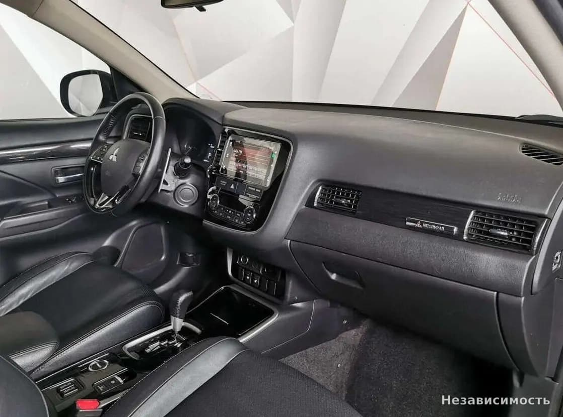 Mitsubishi Outlander 2018 с пробегом — фото 9